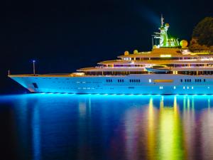 Какая судьба ждет яхту «А» российского миллиардера Андрея Мельниченко Российский миллиардер купил самую большую яхту