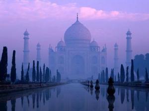 Мавзолей Тадж-Махал — шедевр индийской архитектуры Тадж махал сделан из
